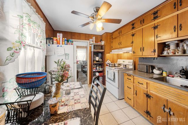 78 Spring Street, Woodbridge Proper, NJ 07095