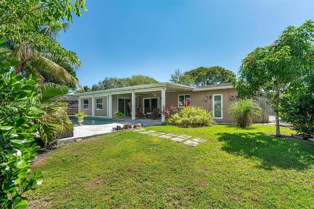 8761 Ridgeland Dr, Cutler Bay, FL 33157