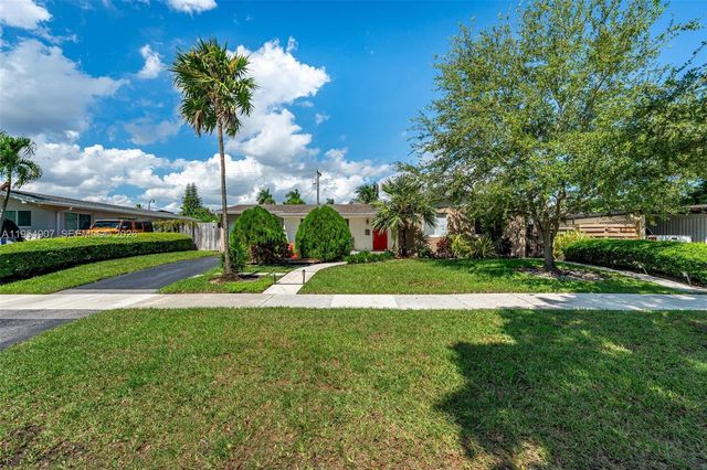 8761 Ridgeland Dr, Cutler Bay, FL 33157