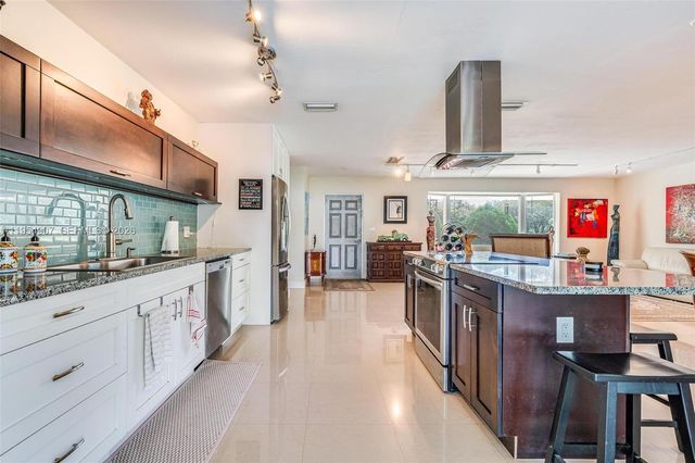 8761 Ridgeland Dr, Cutler Bay, FL 33157