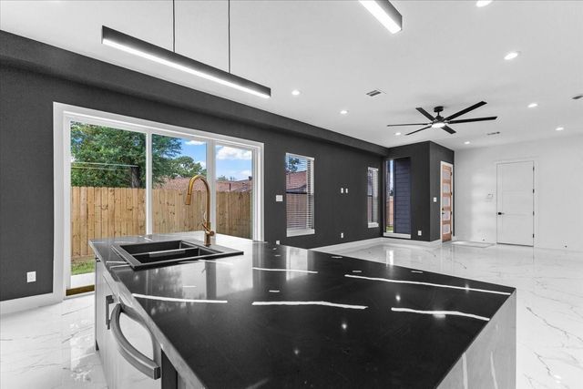 5110 Longmeadow Street B, Houston, TX 77033