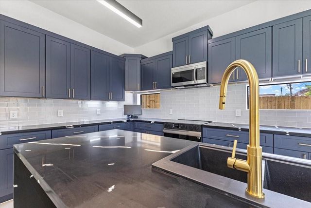 5110 Longmeadow Street B, Houston, TX 77033