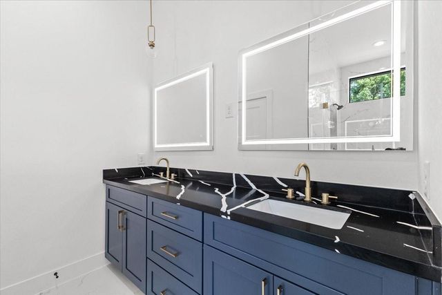 5110 Longmeadow Street B, Houston, TX 77033