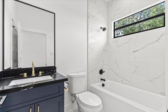 5110 Longmeadow Street B, Houston, TX 77033