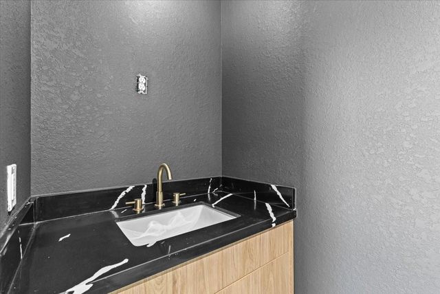 5110 Longmeadow Street B, Houston, TX 77033