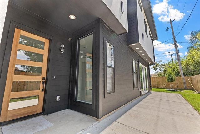 5110 Longmeadow Street B, Houston, TX 77033