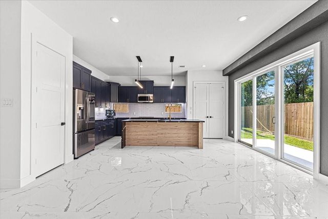 5110 Longmeadow Street B, Houston, TX 77033