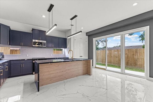 5110 Longmeadow Street B, Houston, TX 77033