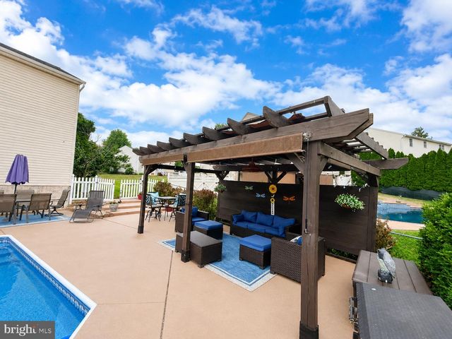 9 N BUTTERFLY DRIVE, Myerstown, PA 17067