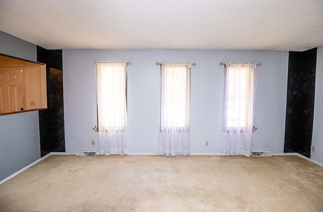 911 COLONADE Road, Shorewood, IL 60404