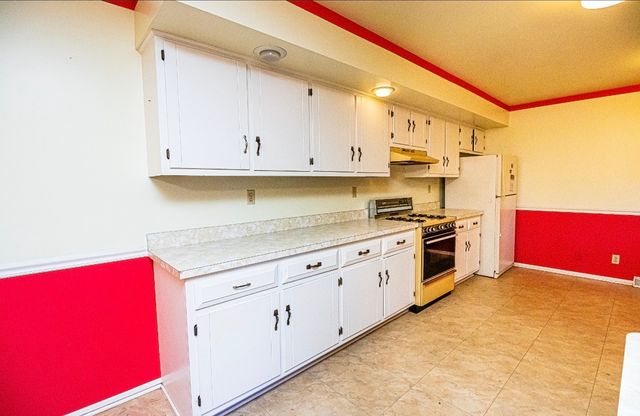 911 COLONADE Road, Shorewood, IL 60404