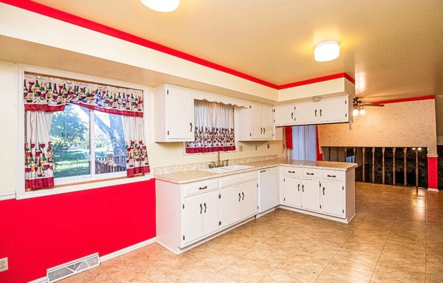 911 COLONADE Road, Shorewood, IL 60404