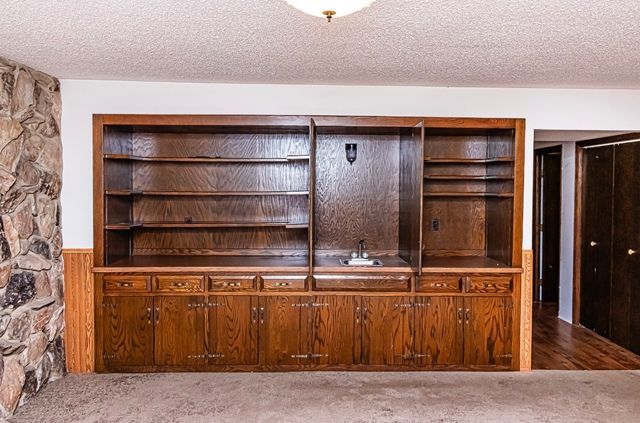 911 COLONADE Road, Shorewood, IL 60404