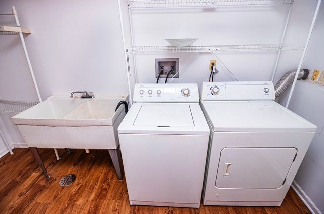 911 COLONADE Road, Shorewood, IL 60404