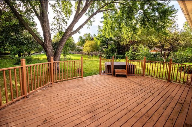 911 COLONADE Road, Shorewood, IL 60404