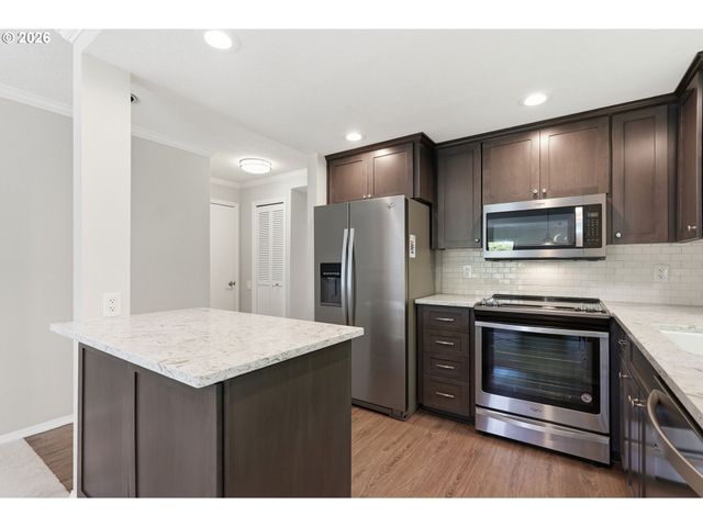 2418 Se BAYPOINT Dr, Vancouver, WA 98683