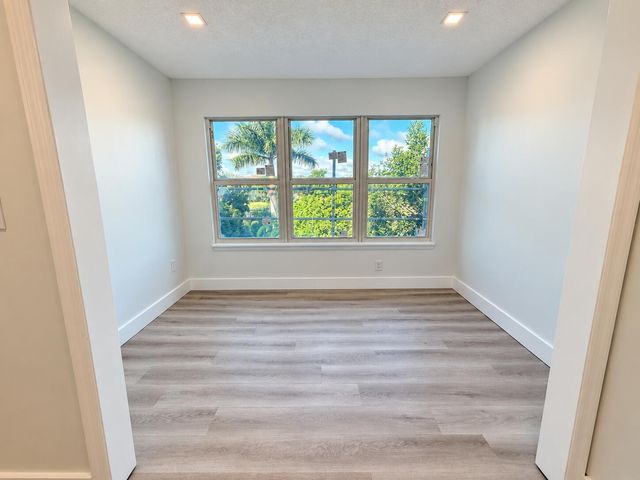 2315 N Congress Avenue 37, Boynton Beach, FL 33426
