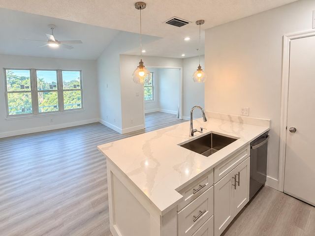 2315 N Congress Avenue 37, Boynton Beach, FL 33426