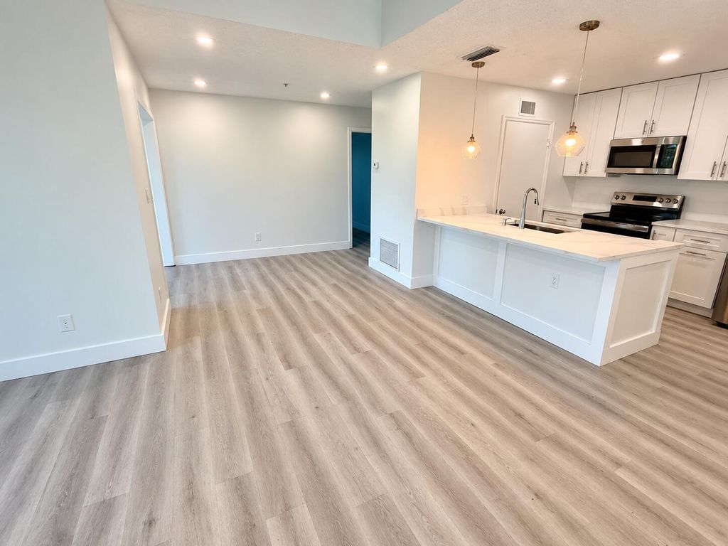 2315 N Congress Avenue 37, Boynton Beach, FL 33426