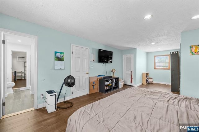 70 Lennon, Clifton, NJ 07013
