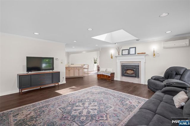 70 Lennon, Clifton, NJ 07013