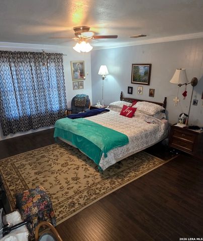 4029 County Road 117, Floresville, TX 78114