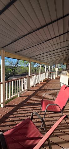 4029 County Road 117, Floresville, TX 78114