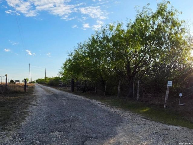 4029 County Road 117, Floresville, TX 78114