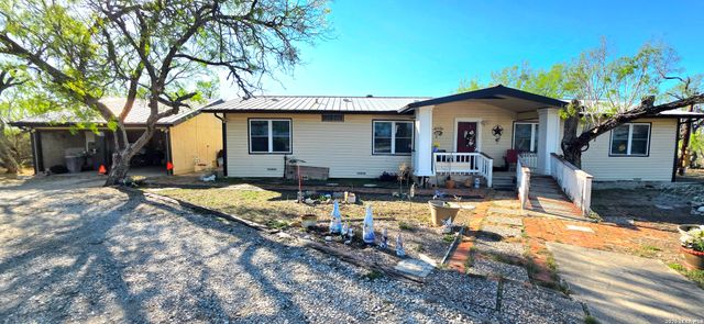 4029 County Road 117, Floresville, TX 78114