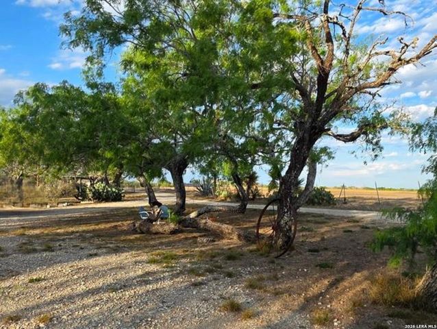4029 County Road 117, Floresville, TX 78114