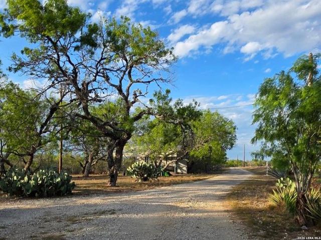 4029 County Road 117, Floresville, TX 78114