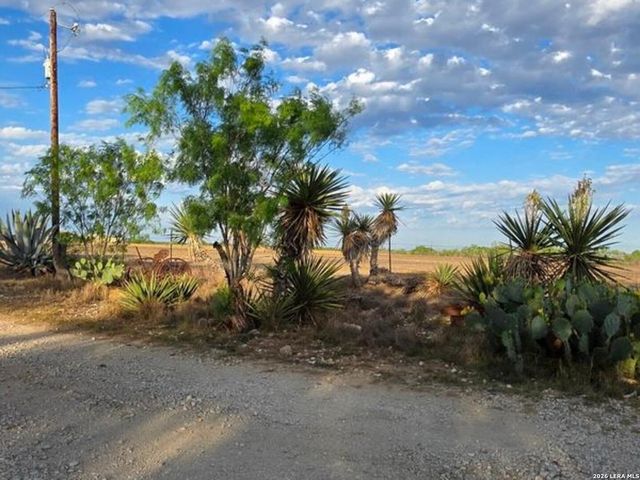 4029 County Road 117, Floresville, TX 78114