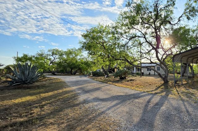 4029 County Road 117, Floresville, TX 78114