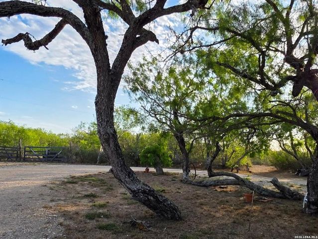 4029 County Road 117, Floresville, TX 78114