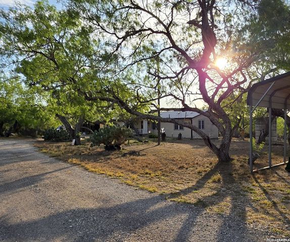 4029 County Road 117, Floresville, TX 78114