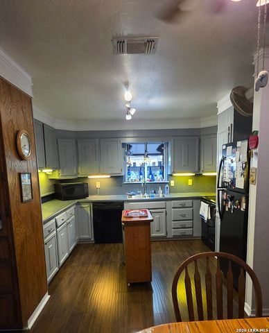 4029 County Road 117, Floresville, TX 78114