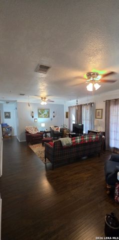 4029 County Road 117, Floresville, TX 78114