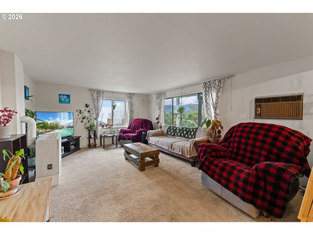 162 KRUSE St, Sutherlin, OR 97479