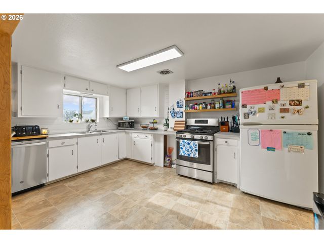 162 KRUSE St, Sutherlin, OR 97479