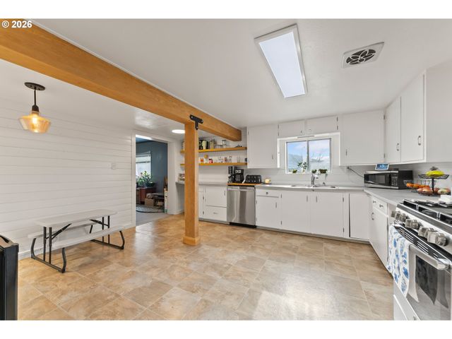 162 KRUSE St, Sutherlin, OR 97479