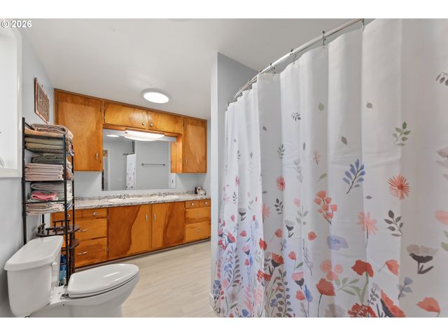 162 KRUSE St, Sutherlin, OR 97479