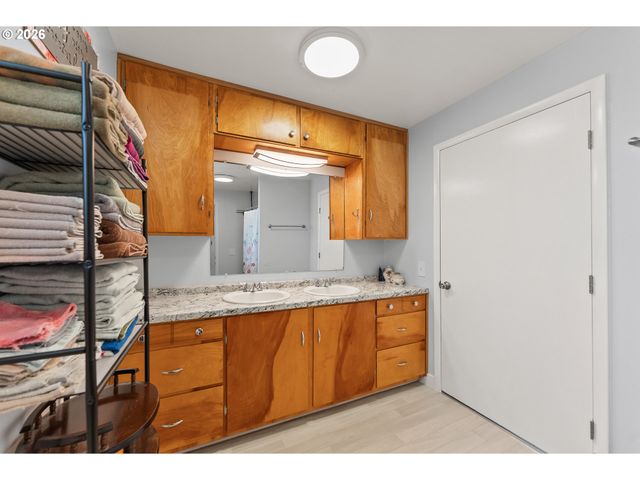 162 KRUSE St, Sutherlin, OR 97479