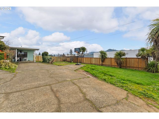 162 KRUSE St, Sutherlin, OR 97479