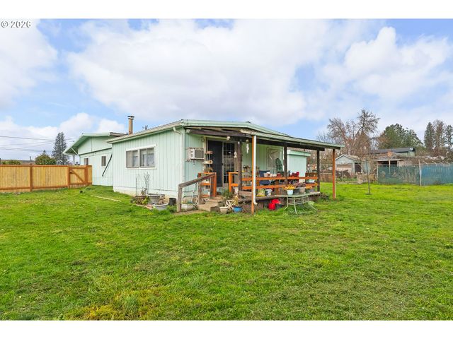 162 KRUSE St, Sutherlin, OR 97479