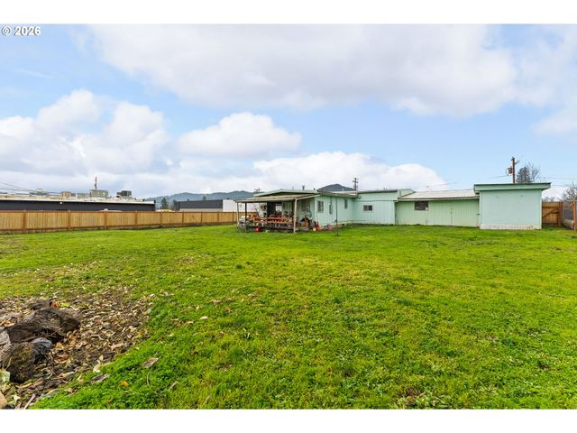 162 KRUSE St, Sutherlin, OR 97479