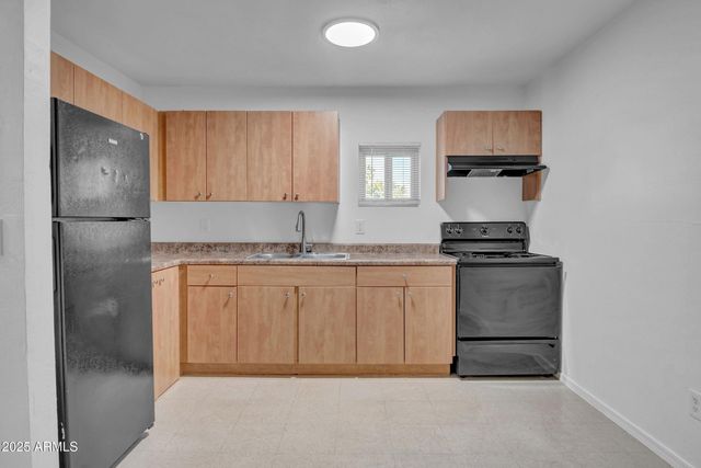 2234 W HAZELWOOD Street, Phoenix, AZ 85015