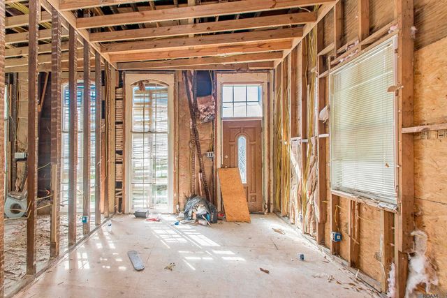 2761 Orchid St, New Orleans, LA 70119