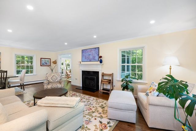 43 Woodward Ave, Gloucester, MA 01930