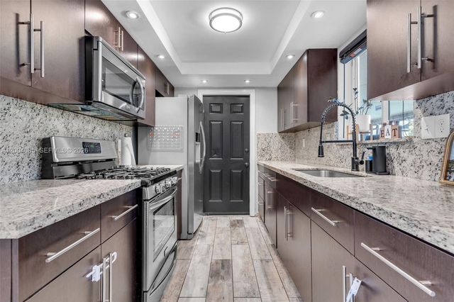 13741 SW 72nd Ter, Miami, FL 33183