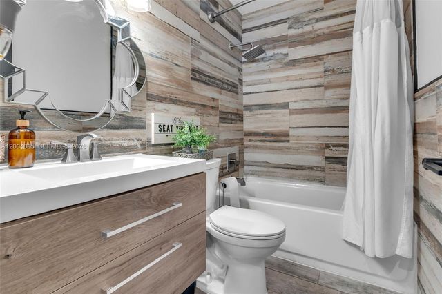 13741 SW 72nd Ter, Miami, FL 33183